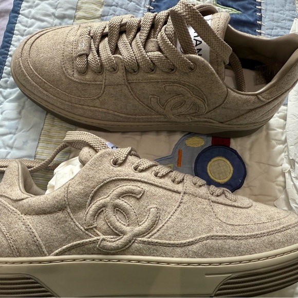 Chanel Beige fixed fiber Sneakers size 37.5